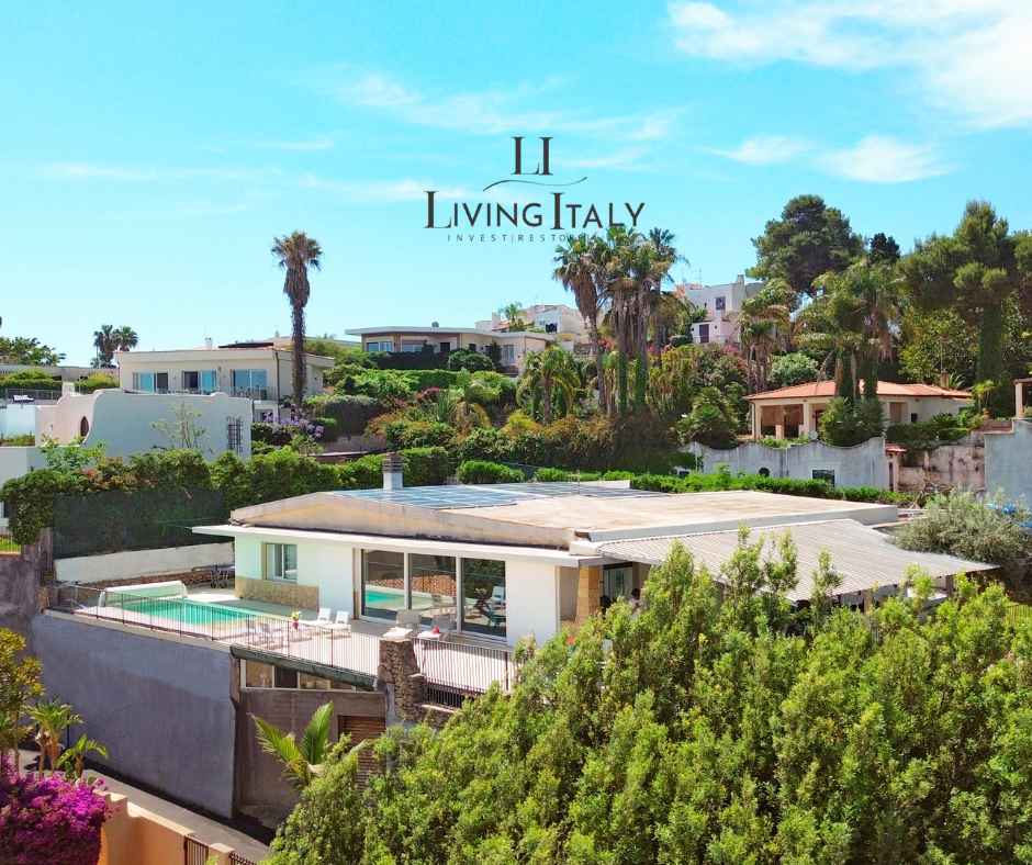 seafront villa in Costa Saracena